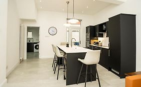 Luxury Central 4 Bdr House By Belfast City Breaks